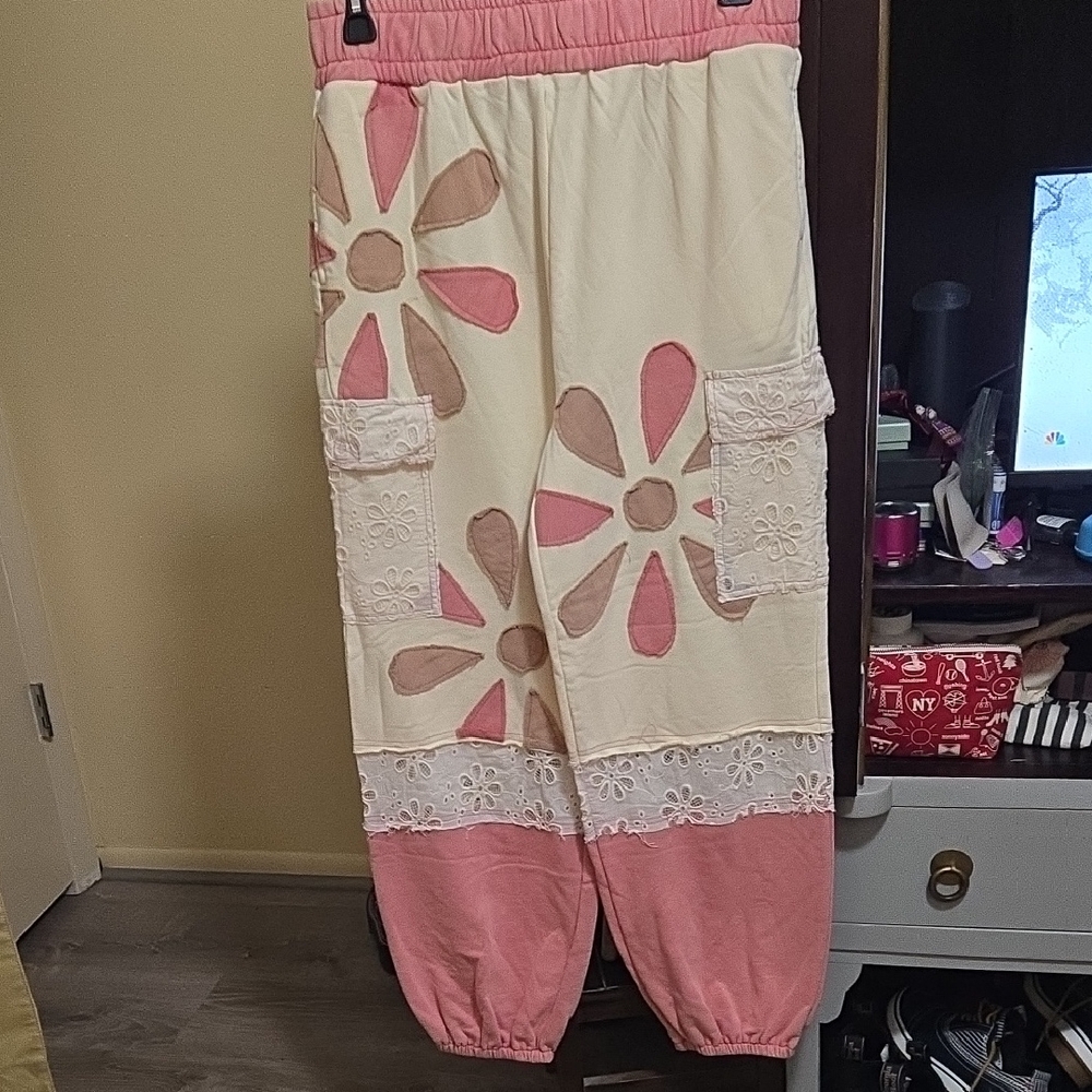 Oli & Hali Pink and Cream Floral Womens Bottoms